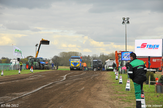 07-04-2012 245-border zaterdag 7 april  Oud Gastel  