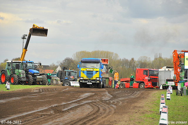 07-04-2012 311-border zaterdag 7 april  Oud Gastel  