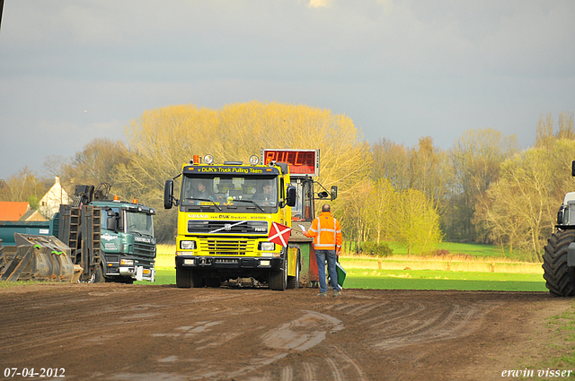 07-04-2012 342-border zaterdag 7 april  Oud Gastel  