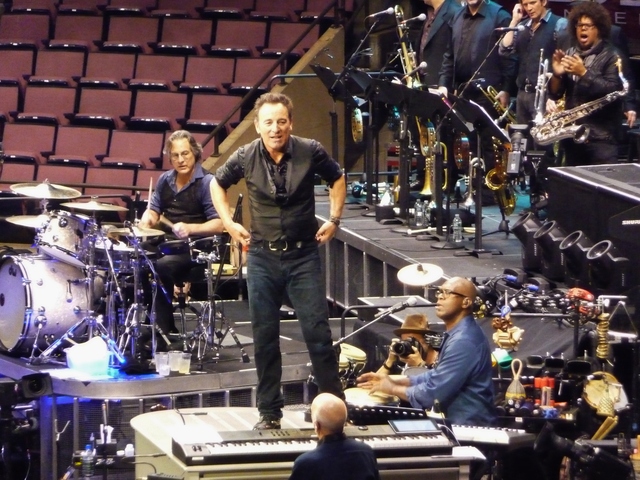 P1140786 Bruce Springsteen - Izod - 04-03-2012
