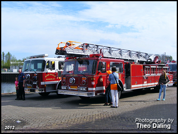 2 x amerikaanse brandweerautos Brandweer show Assen 30-4-2012