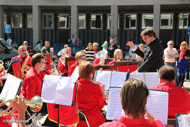 R.Th.B.Vriezen 2012 04 30 2687 Arnhems Fanfare Orkest Koninginnedag Stadhuis Arnhem In DUDOK bijkomen maandag 30 april 2012