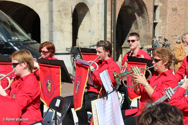 R.Th.B.Vriezen 2012 04 30 2695 Arnhems Fanfare Orkest Koninginnedag Stadhuis Arnhem In DUDOK bijkomen maandag 30 april 2012