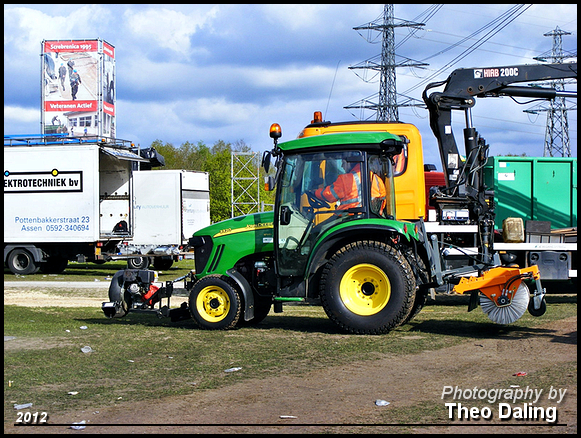 John Deere 3320  Fuhler - Emmen  zijkant Landbouwmachines