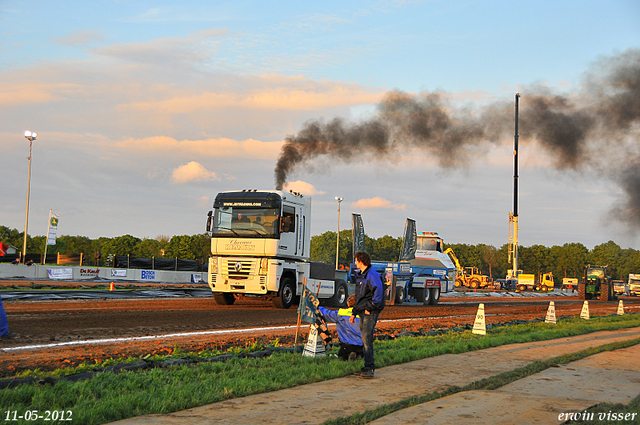 12-05-2012 105-border Stroe 11-05-2012