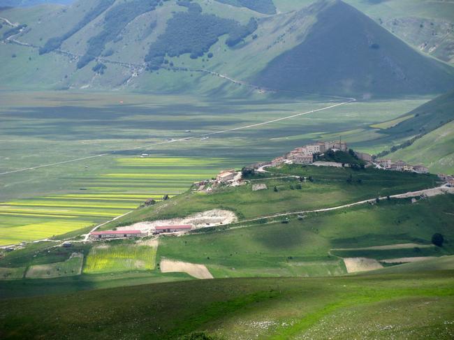 3castelluccioelapianaom[1] - 