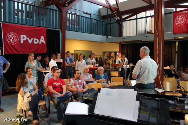 R.Th.B.Vriezen 2012 05 23 3890 PvdA Arnhem-JS Benefietavond+Veiling voor de Arnhemse Voedselbank woensdag 23 mei 2012