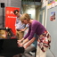 R.Th.B.Vriezen 2012 05 23 4037 - PvdA Arnhem-JS Benefietavond+Veiling voor de Arnhemse Voedselbank woensdag 23 mei 2012