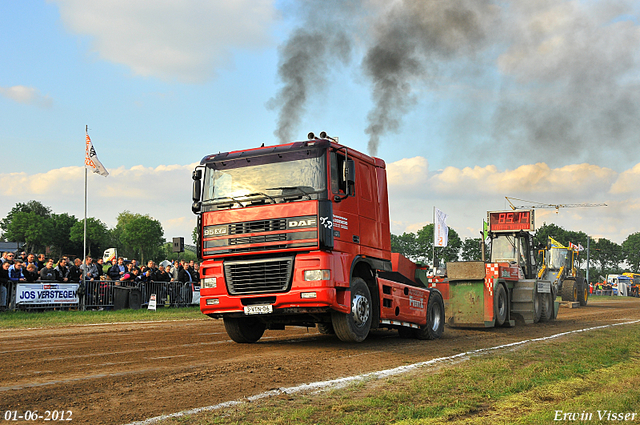 01-06-2012 212-border 01-06-2012 Nederhemert