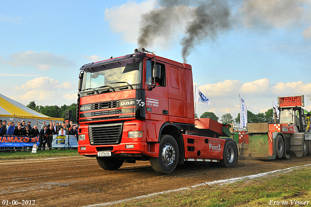 01-06-2012 215-border 01-06-2012 Nederhemert