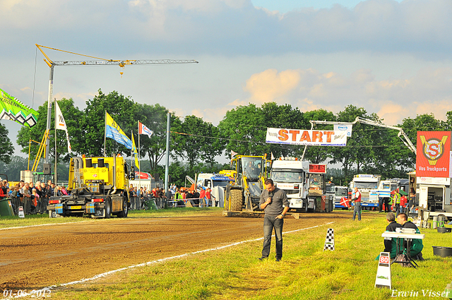 01-06-2012 239-border 01-06-2012 Nederhemert