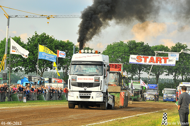 01-06-2012 240-border 01-06-2012 Nederhemert