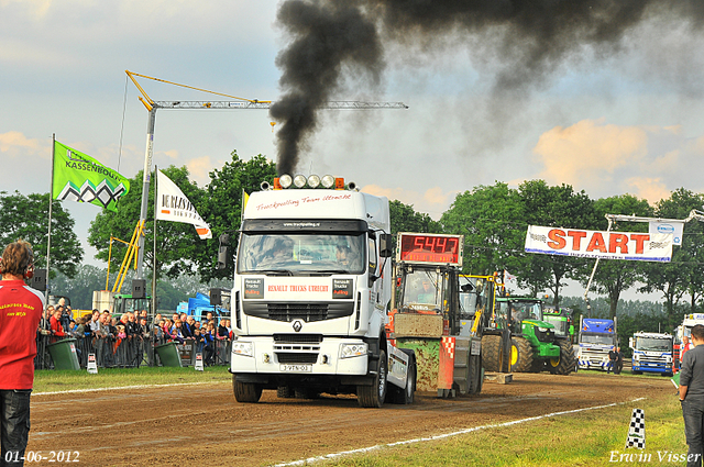 01-06-2012 242-border 01-06-2012 Nederhemert