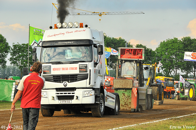 01-06-2012 245-border 01-06-2012 Nederhemert