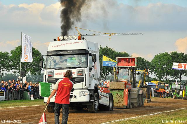 01-06-2012 246-border 01-06-2012 Nederhemert