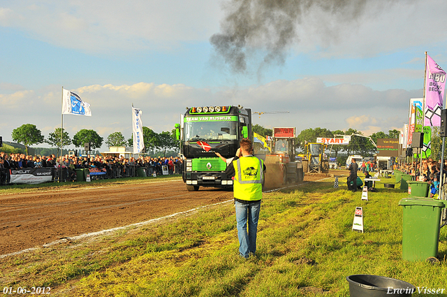 01-06-2012 256-border 01-06-2012 Nederhemert