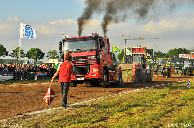 01-06-2012 262-border 01-06-2012 Nederhemert