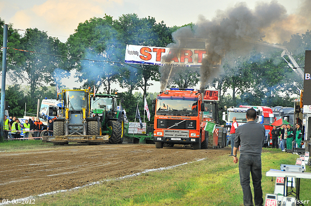 01-06-2012 265-border 01-06-2012 Nederhemert