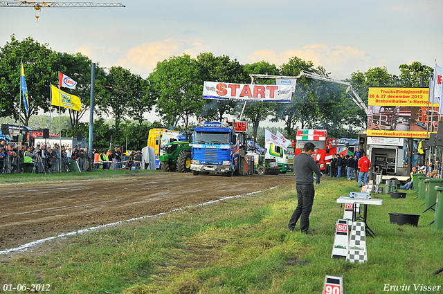 01-06-2012 297-border 01-06-2012 Nederhemert