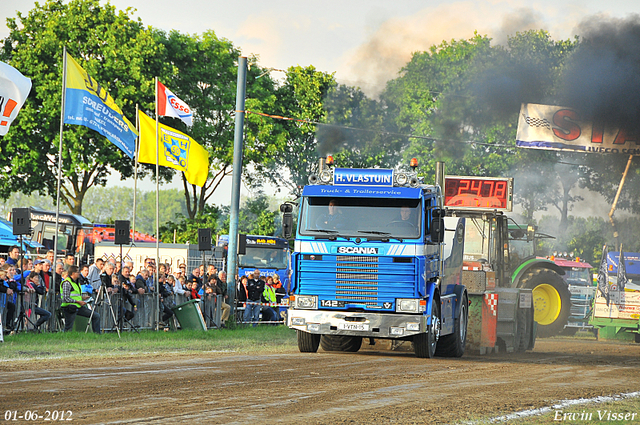 01-06-2012 302-border 01-06-2012 Nederhemert