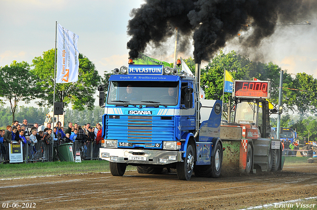 01-06-2012 305-border 01-06-2012 Nederhemert