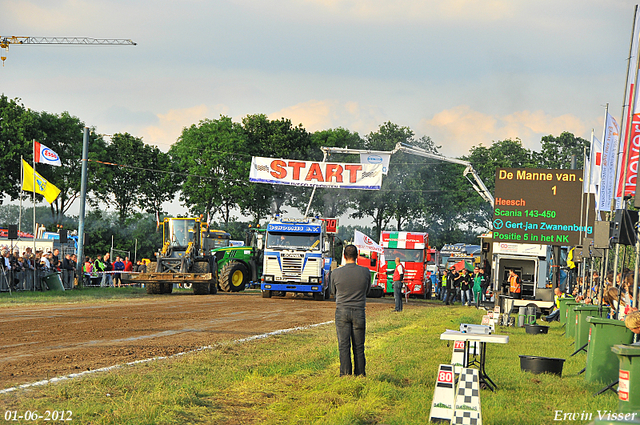 01-06-2012 323-border 01-06-2012 Nederhemert