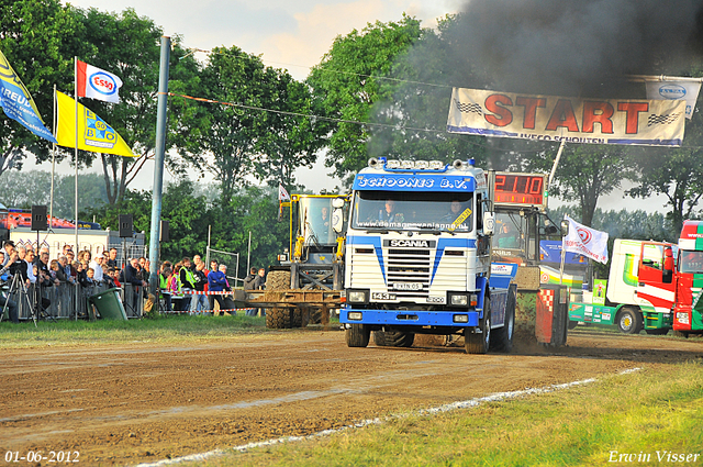 01-06-2012 324-border 01-06-2012 Nederhemert