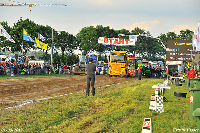 01-06-2012 343-border 01-06-2012 Nederhemert