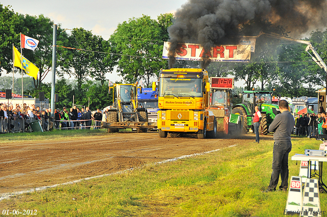 01-06-2012 346-border 01-06-2012 Nederhemert