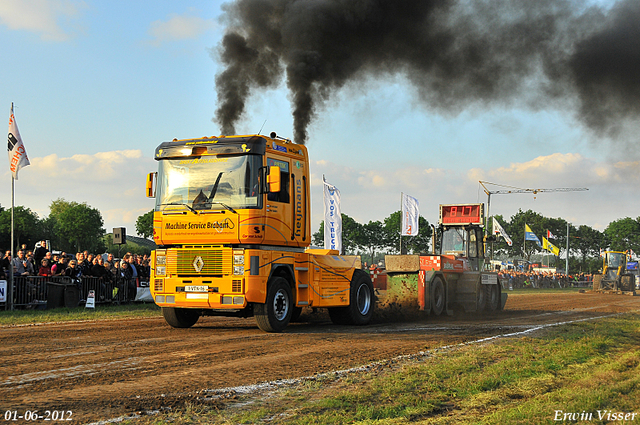 01-06-2012 352-border 01-06-2012 Nederhemert