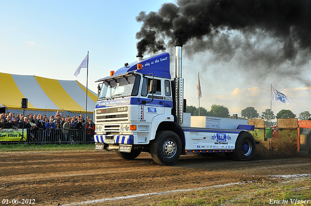 01-06-2012 366-border 01-06-2012 Nederhemert