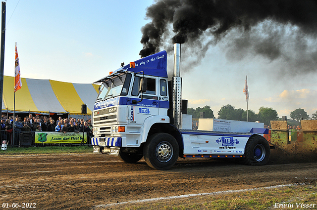 01-06-2012 367-border 01-06-2012 Nederhemert