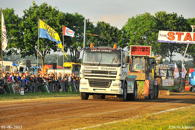 01-06-2012 374-border 01-06-2012 Nederhemert