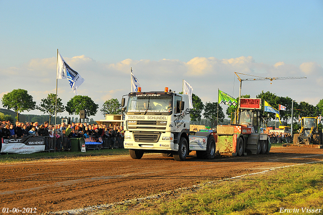 01-06-2012 379-border 01-06-2012 Nederhemert