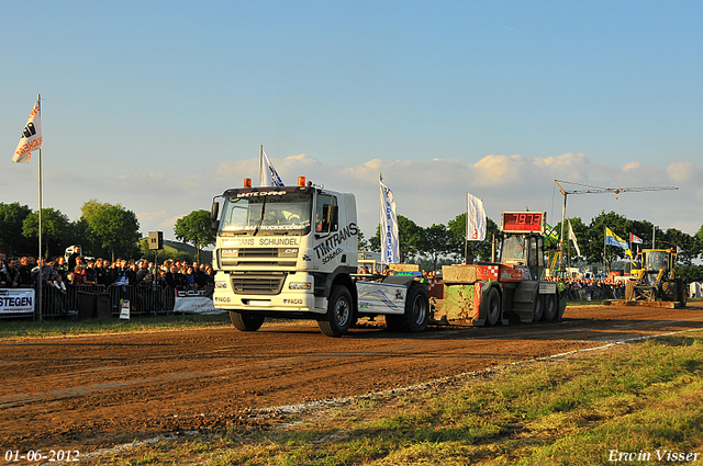 01-06-2012 381-border 01-06-2012 Nederhemert