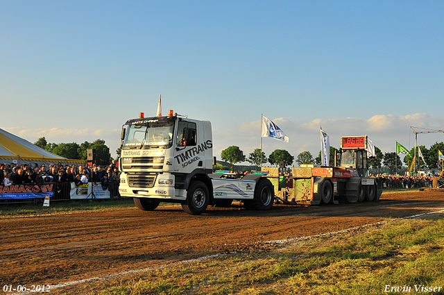 01-06-2012 384-border 01-06-2012 Nederhemert