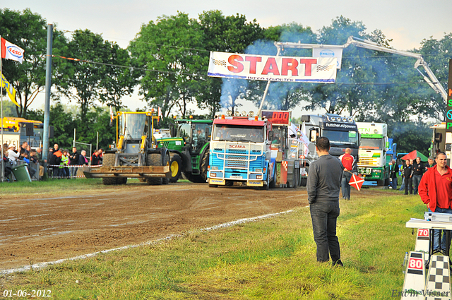 01-06-2012 390-border 01-06-2012 Nederhemert