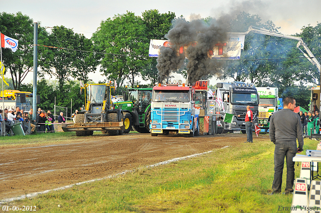 01-06-2012 391-border 01-06-2012 Nederhemert