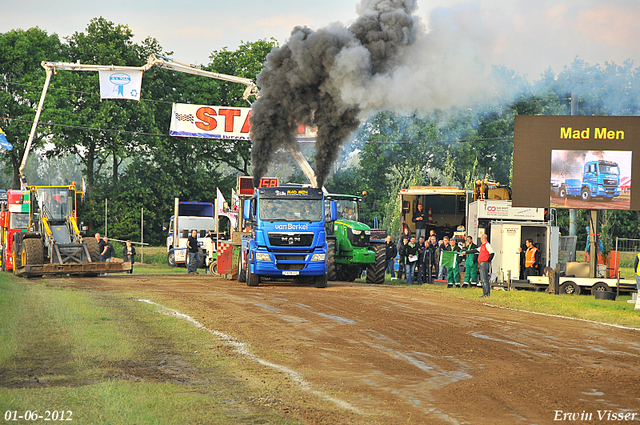 01-06-2012 446-border 01-06-2012 Nederhemert