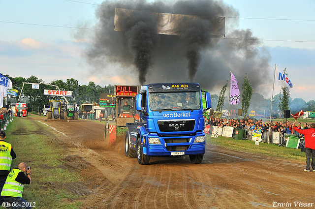 01-06-2012 454-border 01-06-2012 Nederhemert