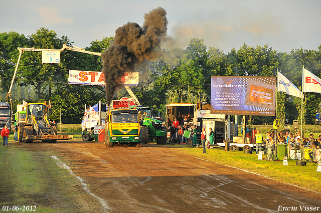 01-06-2012 466-border 01-06-2012 Nederhemert