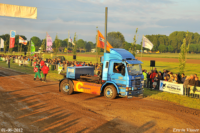 01-06-2012 521-border 01-06-2012 Nederhemert