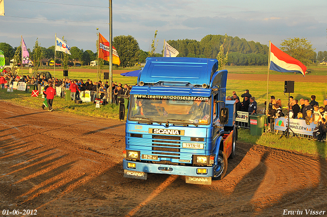 01-06-2012 523-border 01-06-2012 Nederhemert