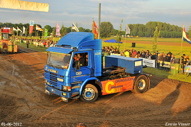 01-06-2012 524-border 01-06-2012 Nederhemert