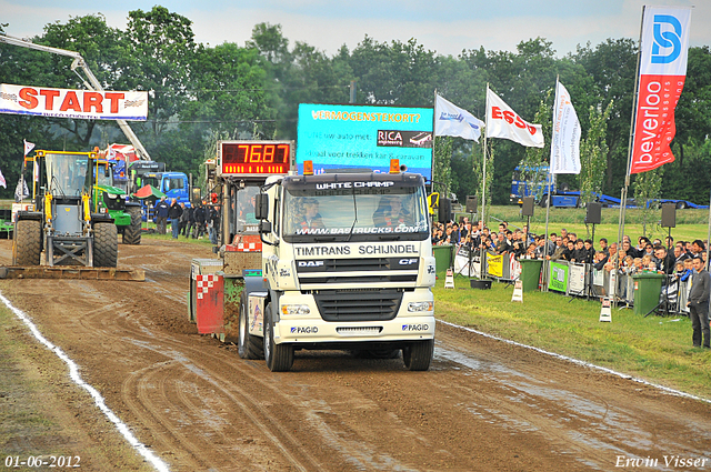 01-06-2012 543-border 01-06-2012 Nederhemert