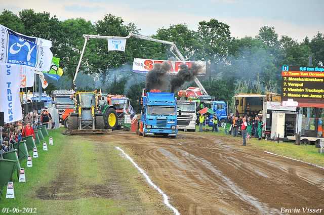 01-06-2012 565-border 01-06-2012 Nederhemert