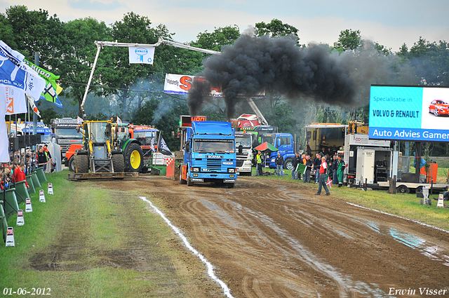 01-06-2012 566-border 01-06-2012 Nederhemert