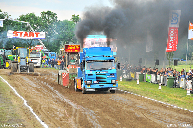 01-06-2012 573-border 01-06-2012 Nederhemert