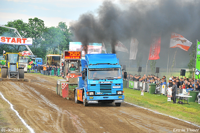 01-06-2012 574-border 01-06-2012 Nederhemert