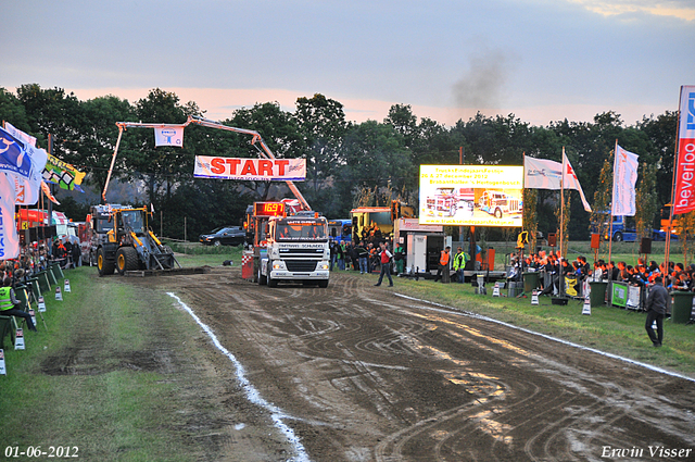 01-06-2012 670-border 01-06-2012 Nederhemert